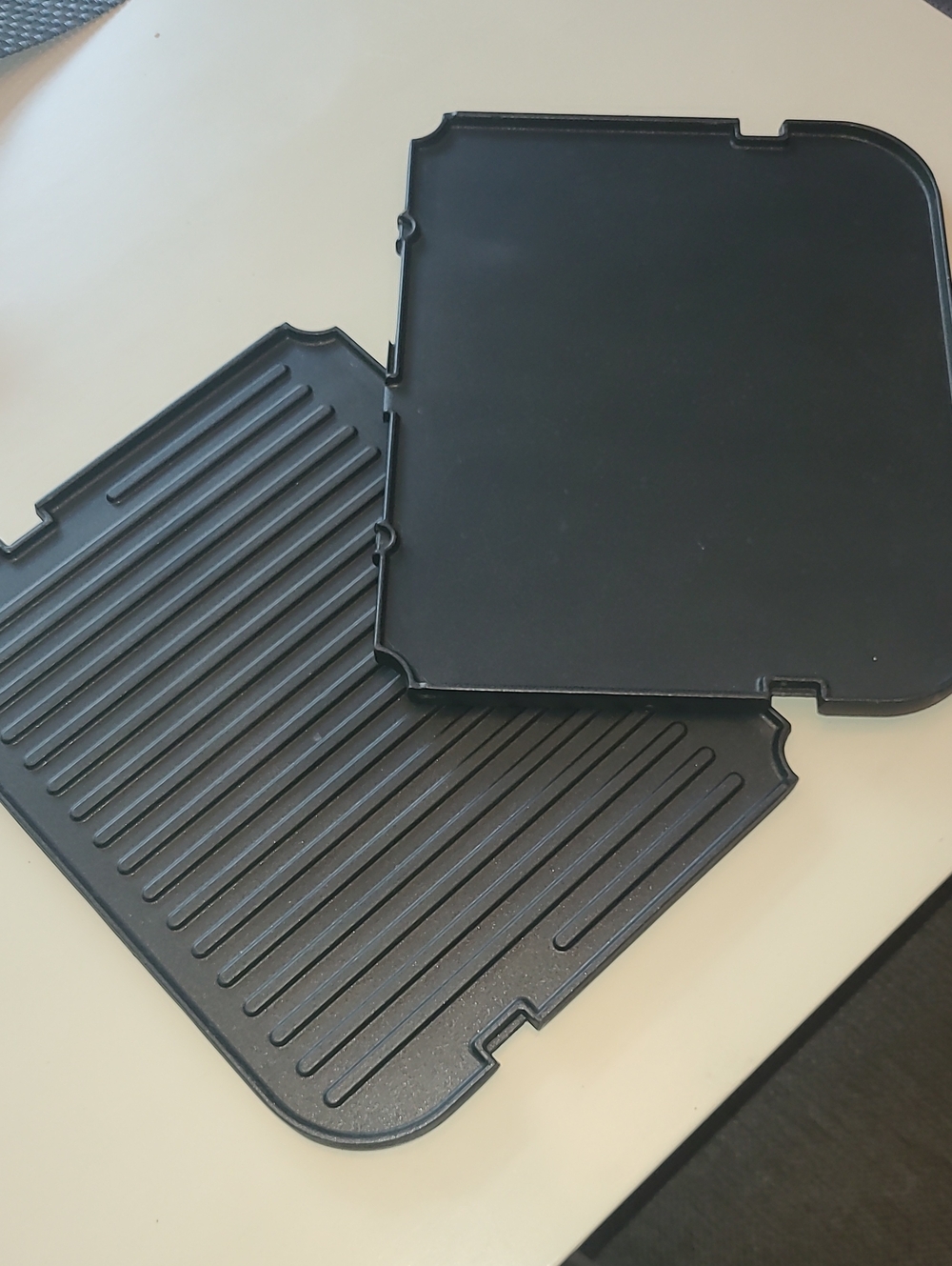 Black Reversible Grill/Griddle Plates
